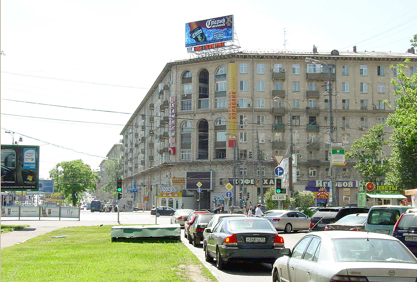 Фотография рекламного носителя, тип: Крышная установка, адрес: Ленинский пр-т., д.70/11, Москва, Россия. Сторона A №12703
