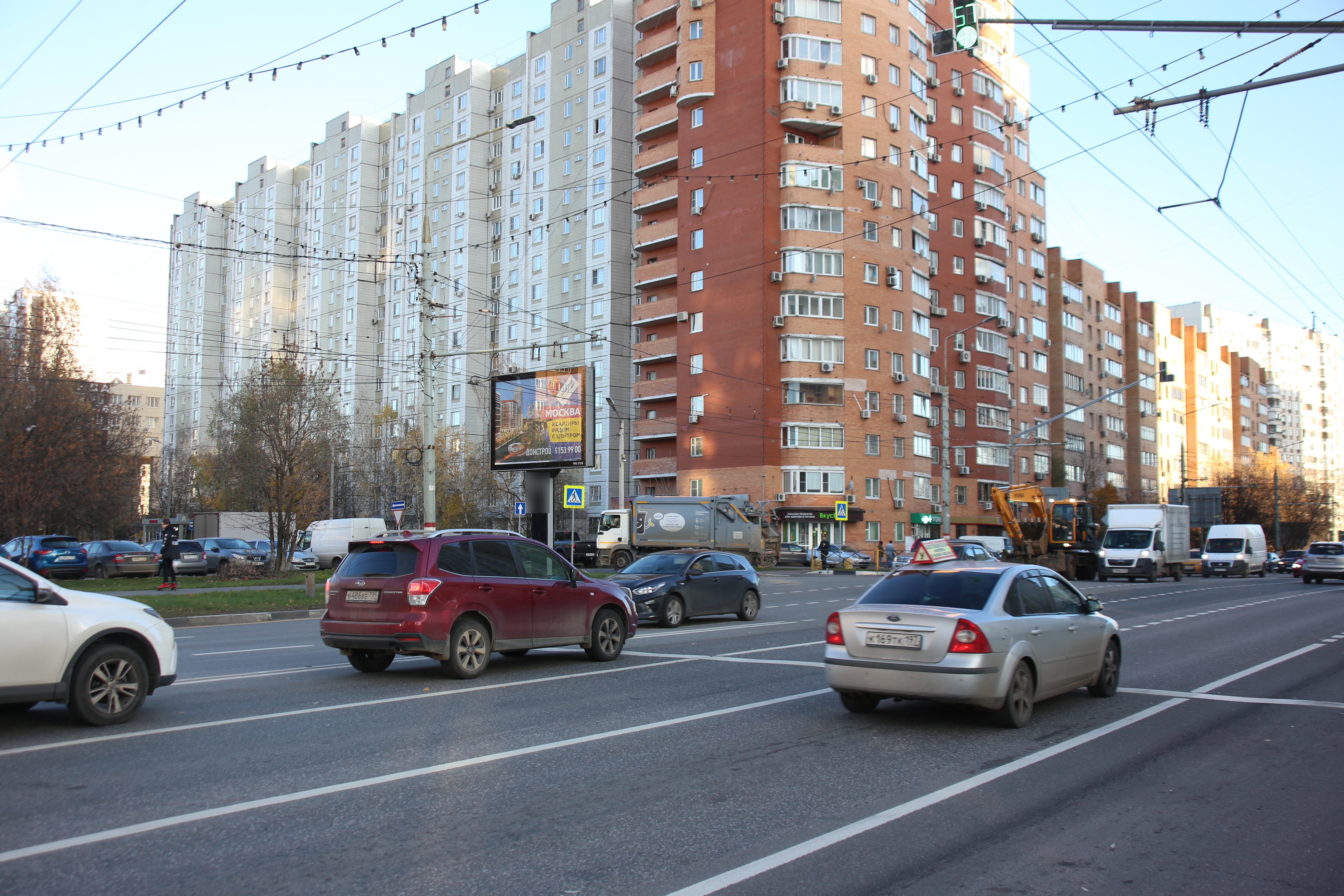 Фотография рекламного носителя, тип: Ситиборд 2.7x3.7, адрес: Молодежная ул. Х Бабакина ул., Химки, Московская область, Россия. Сторона В1-В5 №795694