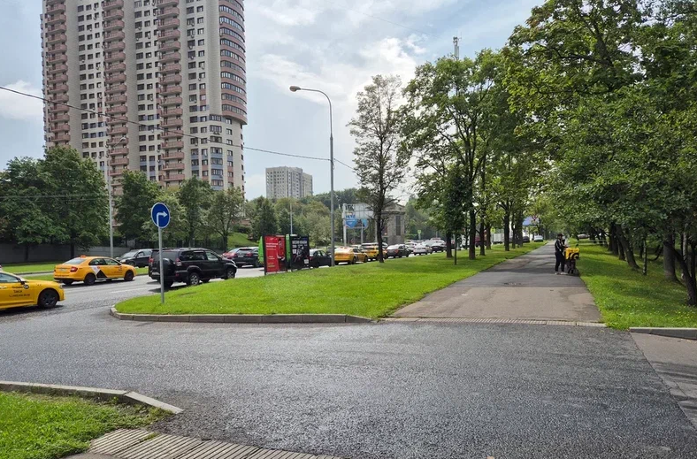 Фотография рекламного носителя, тип: Афиша 1.75x1.8, адрес: Профсоюзная ул., д.38 кор 1, стенд 2, Москва, Россия. Сторона B №1382157