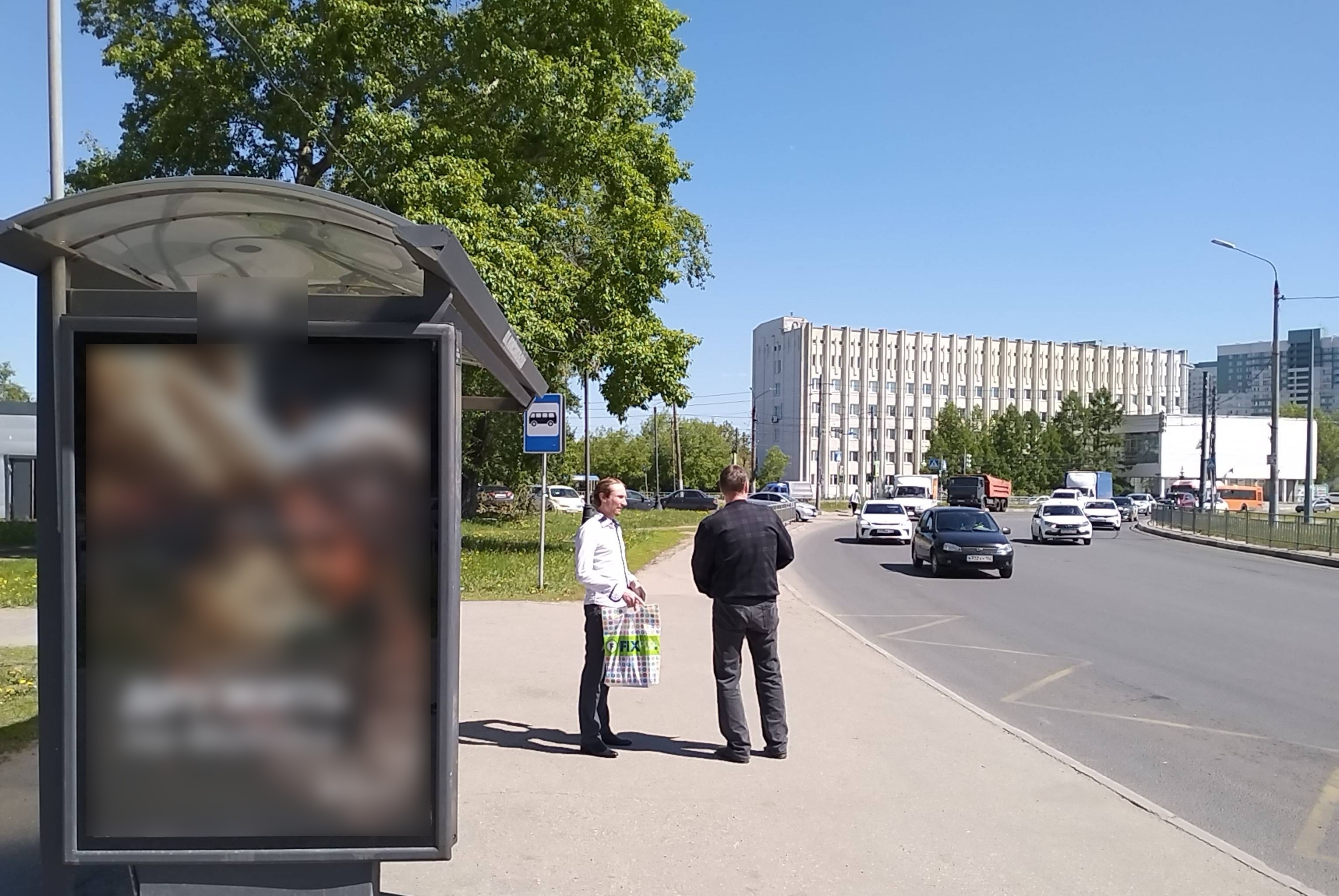 Фотография рекламного носителя, тип: Остановка 1.8x1.2, адрес: Комсомольская пл., ост. Комсомольская пл., поз.3, Нижний Новгород, Нижегородская область, Россия. Сторона Б №142133