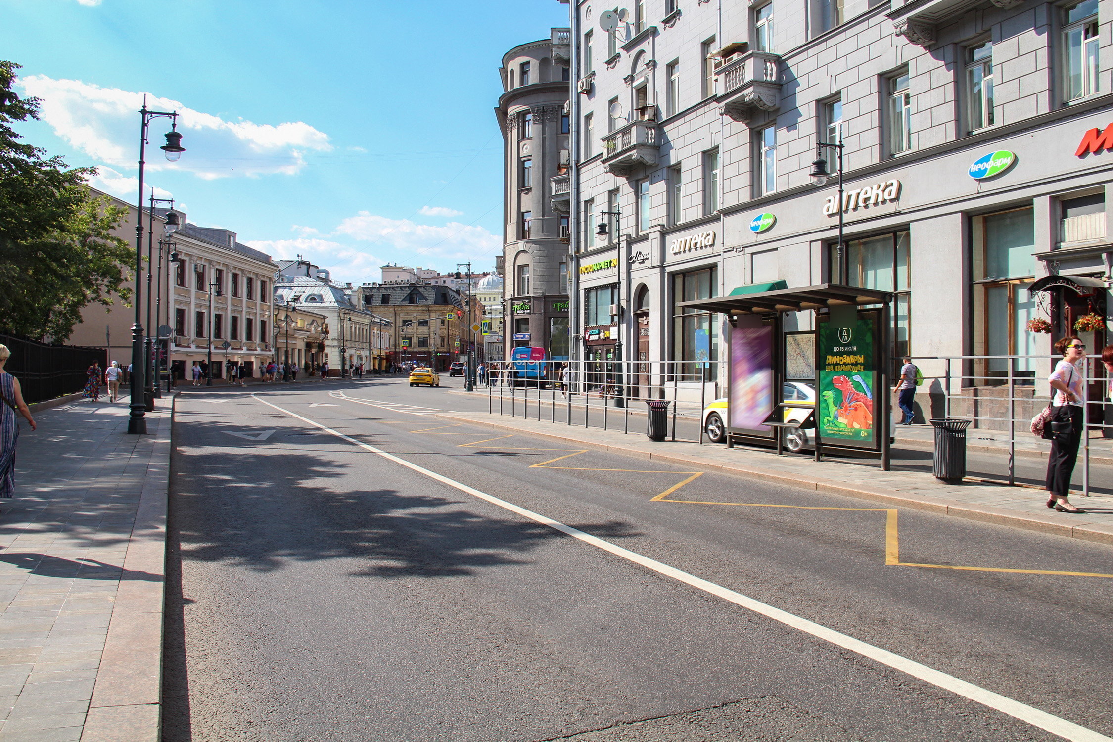 Фотография рекламного носителя, тип: Остановка 1.8x1.2, адрес: Солянка ул. Х Солянка ул., Москва, Россия. Сторона А1 №335117