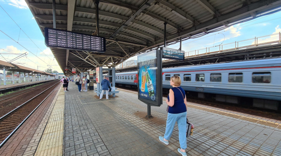 Фотография рекламного носителя, тип: Ситиформат 1.8x1.2, адрес: Подрезково ст., начало платформы на Москву, выход в город, Московская область, Россия. Сторона А №1327071