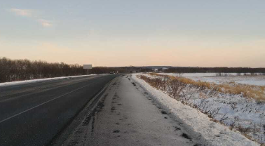 Фотография рекламного носителя, тип: Билборд 3x6, адрес: Федеральная трасса "Петропавловск-Камчатский - морской порт-аэропорт", 30+590м, 680м от остановки рынок "Дачный" 25 км (справа в сторону г. Елизово), Петропавловск-Камчатский, Камчатский край, Россия. Сторона Б №1370887