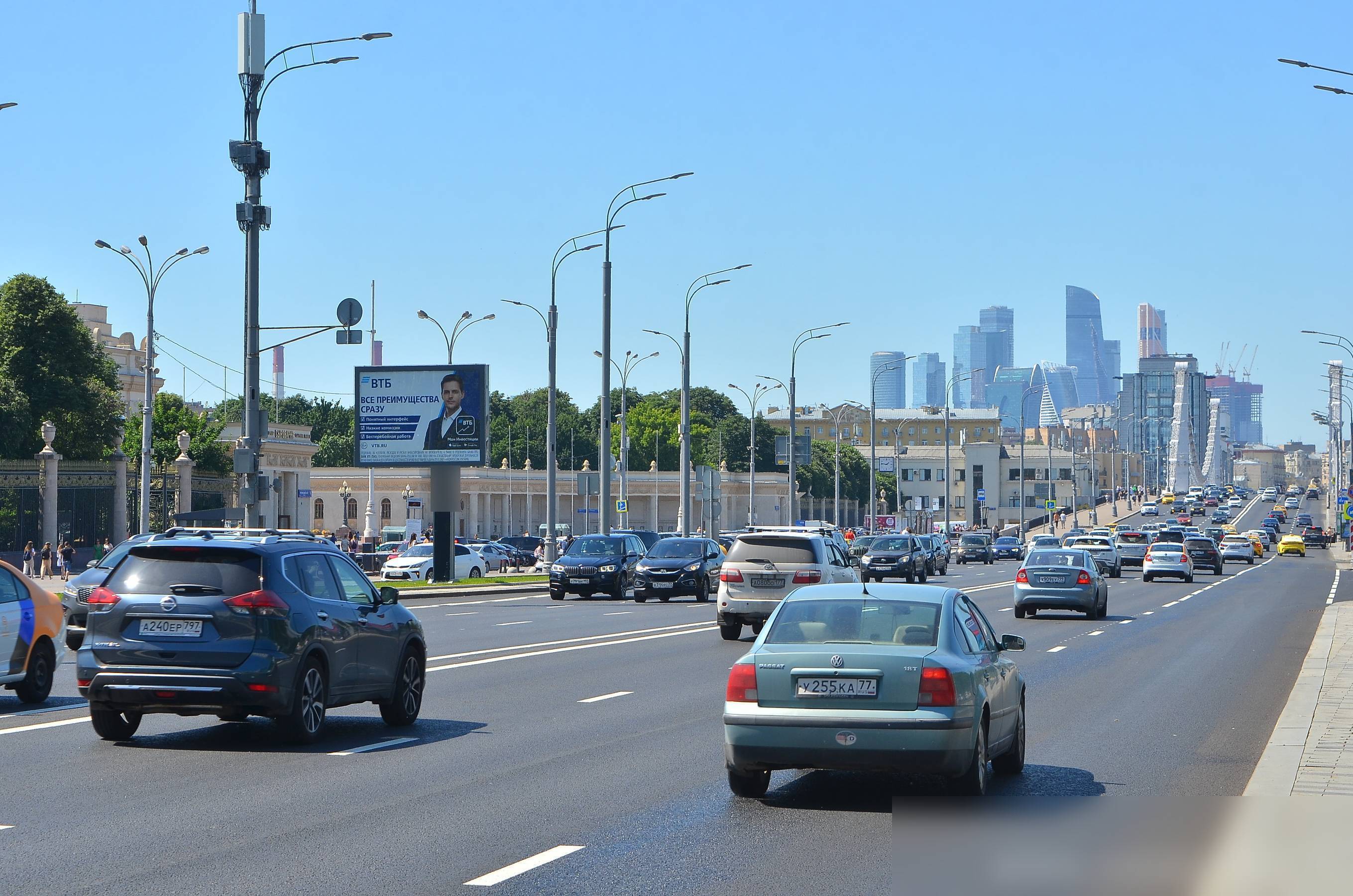 Фотография рекламного носителя, тип: Ситиборд 2.7x3.7, адрес: Крымский Вал ул., д.9, стр.12, Москва, Россия. Сторона Б1-Б5 №638088
