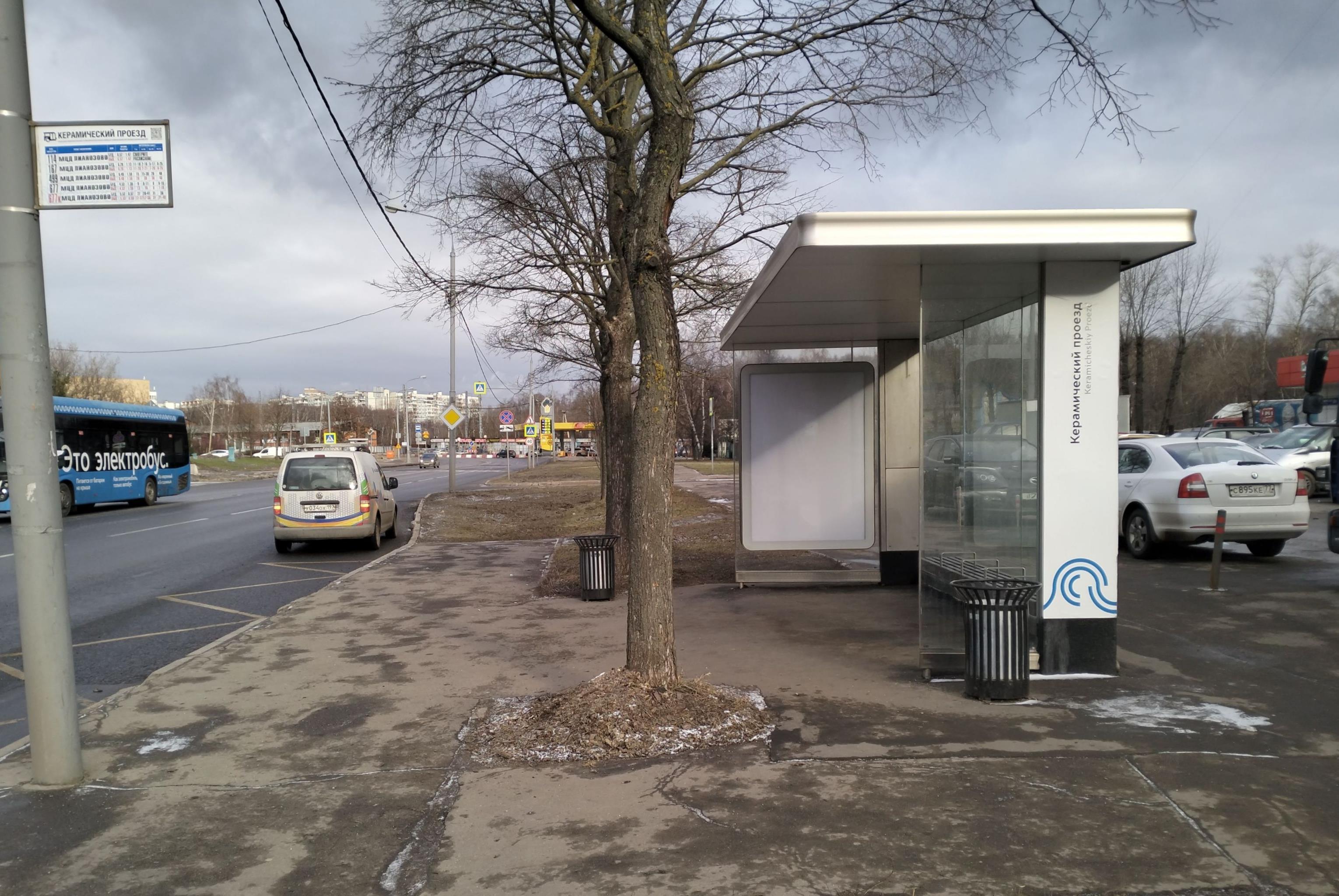 Фотография рекламного носителя, тип: Остановка 1.8x1.2, адрес: Дубнинская ул., ост. "Керамический проезд", поз.2, Москва, Россия. Сторона А №888780