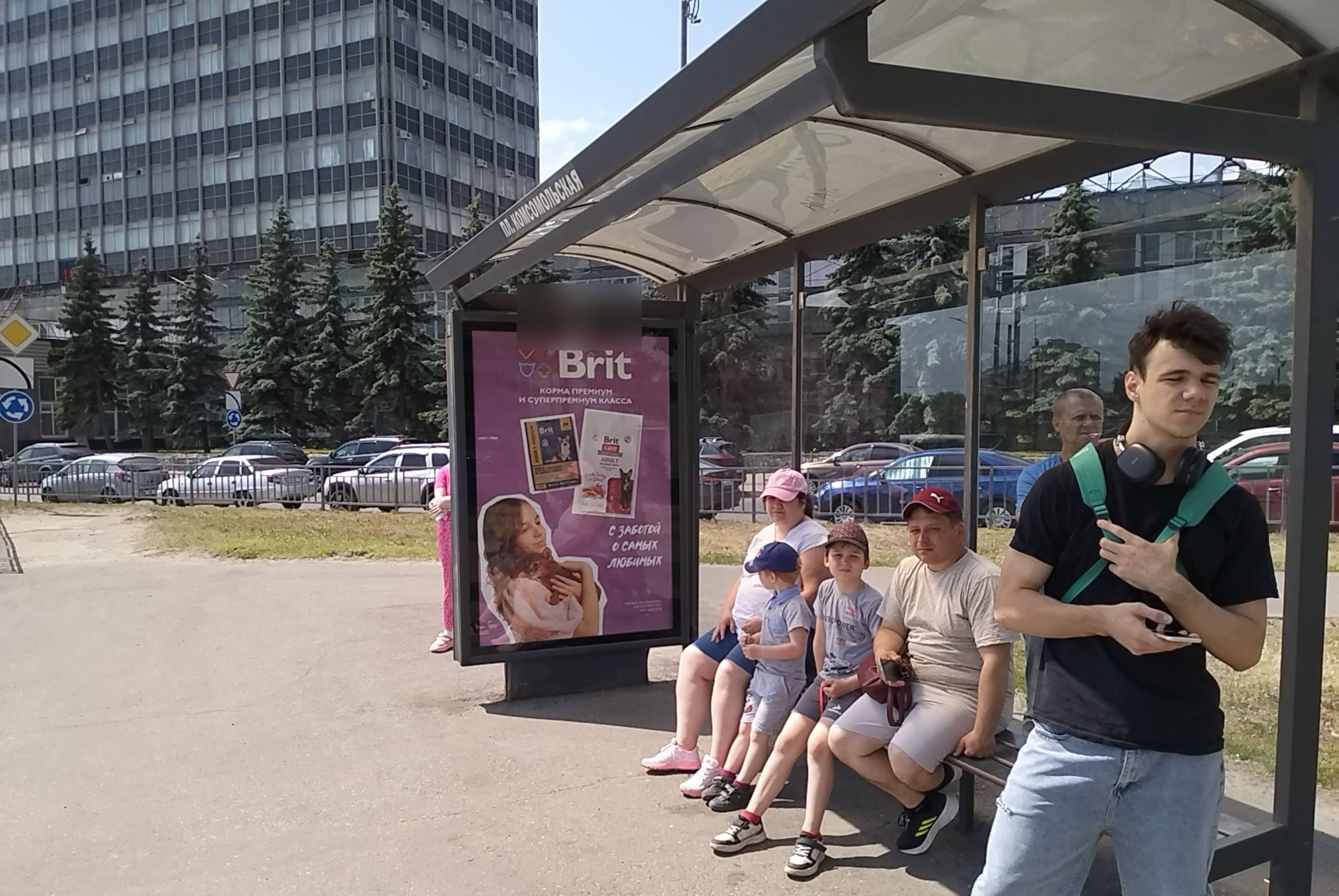 Фотография рекламного носителя, тип: Остановка 1.8x1.2, адрес: Комсомольская пл., ост. Комсомольская пл., поз.3, Нижний Новгород, Нижегородская область, Россия. Сторона А №142132