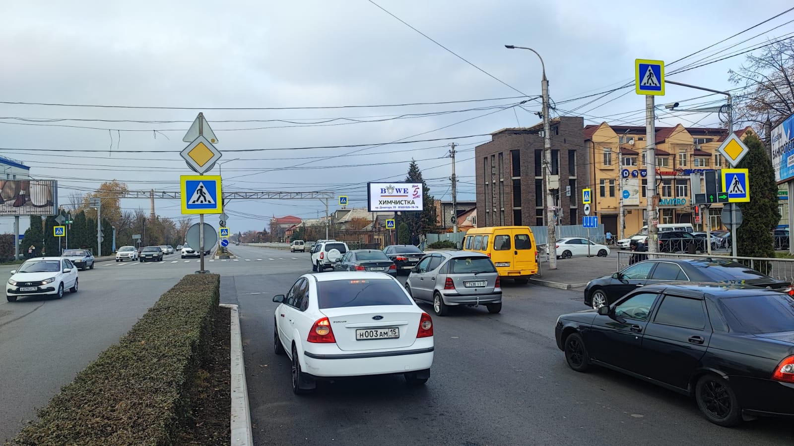 Фотография рекламного носителя, тип: Билборд 3x6, адрес: Доватора пр-т. Х Барбашова ул., Владикавказ, Республика Северная Осетия – Алания, Россия. Сторона A1-А10 №1384689