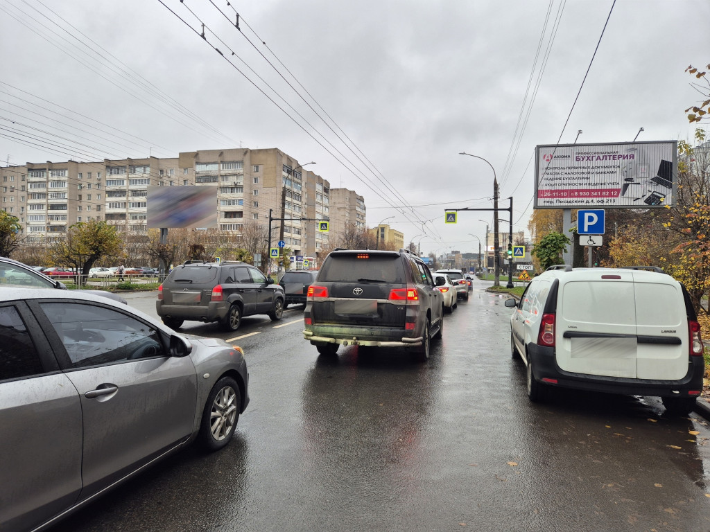Фотография рекламного носителя, тип: Нестандартный билборд, адрес: Богдана Хмельницкого ул., д.7б Х Маяковского ул., Иваново, Ивановская область, Россия. Сторона А1-А3 №1384934