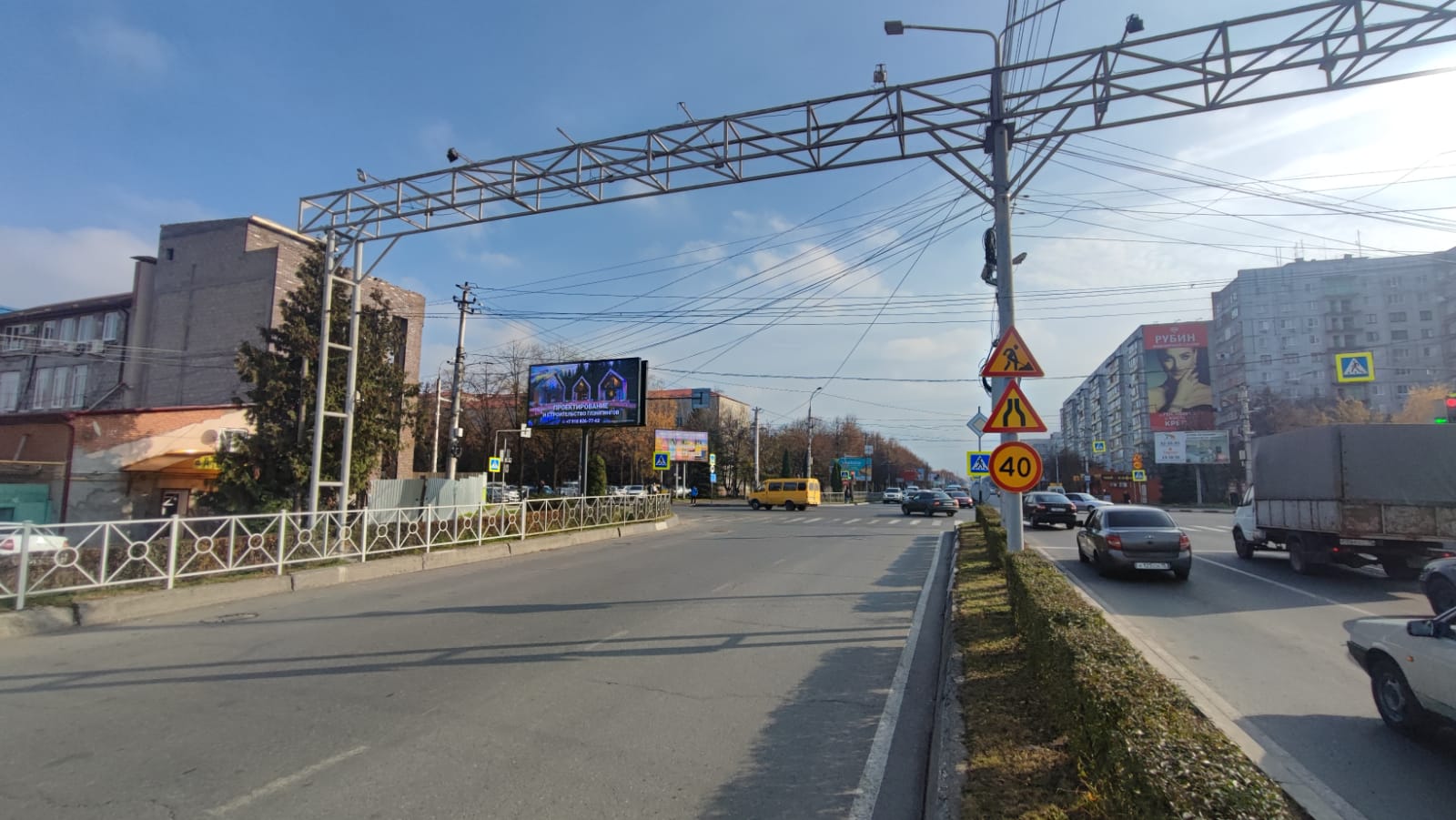 Фотография рекламного носителя, тип: Билборд 3x6, адрес: Доватора пр-т. Х Барбашова ул., Владикавказ, Республика Северная Осетия – Алания, Россия. Сторона B1-В10 №1384690