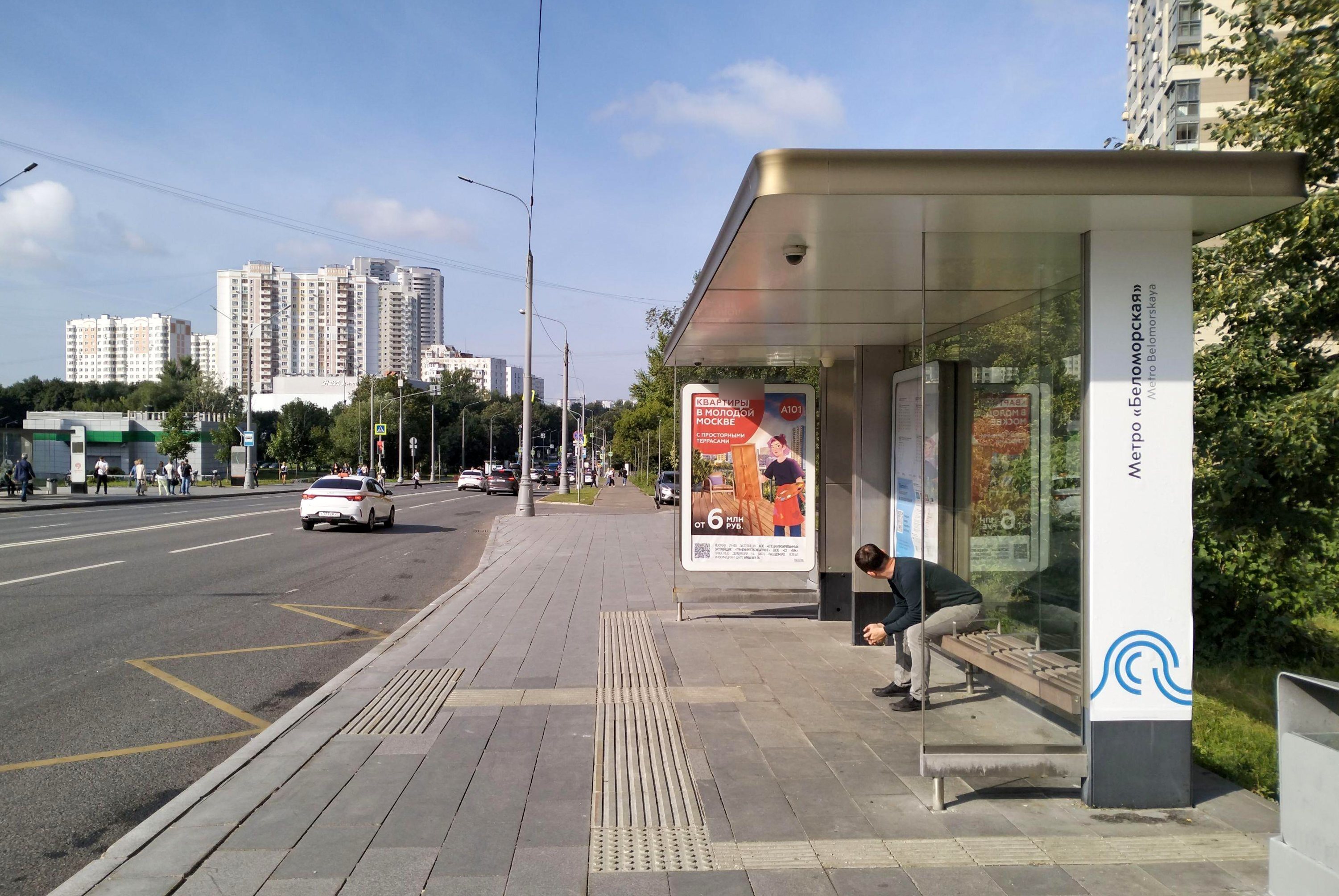 Фотография рекламного носителя, тип: Остановка 1.8x1.2, адрес: Беломорская ул., ост. Метро "Беломорская", поз.3, Москва, Россия. Сторона А №995356