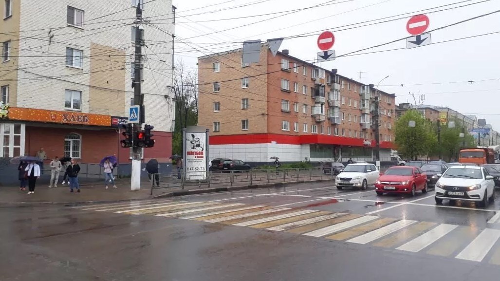 Фотография рекламного носителя, тип: Пиллар 3x1.4, адрес: Волоколамский пр-т., д.2, Тверь, Тверская область, Россия. Сторона В №1336187