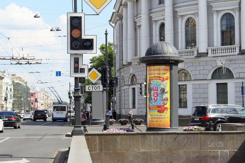 Фотография рекламного носителя, тип: Пиллар 3x1.4, адрес: Невский пр-т, д.35 Х Садовая ул., поз.2, Санкт-Петербург, Россия. Сторона А №144388