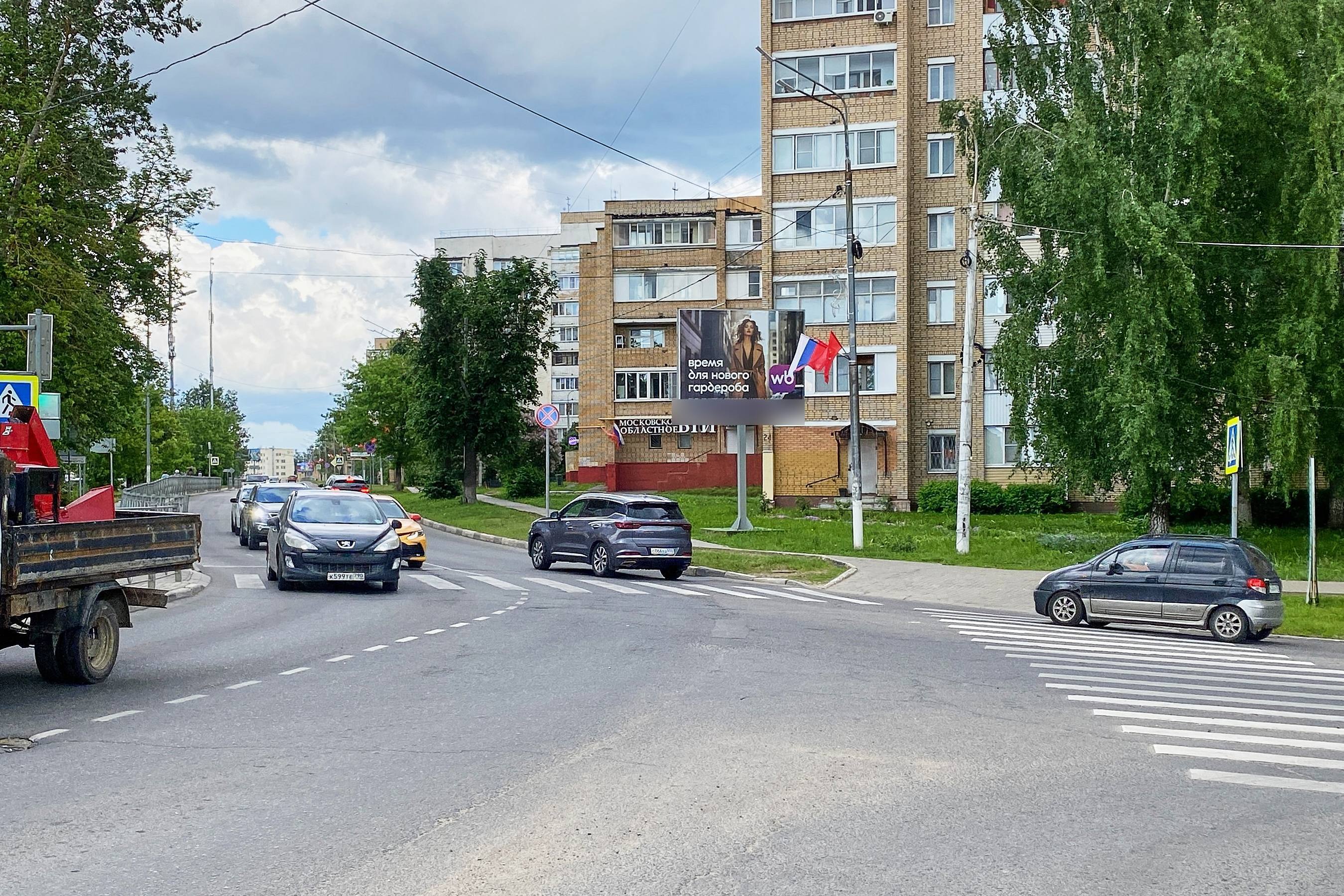 Фотография рекламного носителя, тип: Ситиборд 2.7x3.7, адрес: Солнцева ул., д.24, Руза, Московская область, Россия. Сторона А №544327