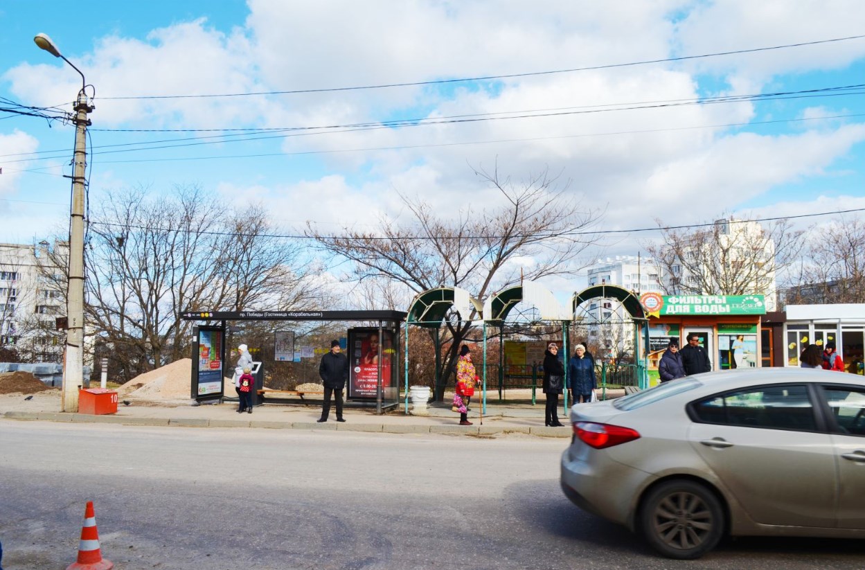 Фотография рекламного носителя, тип: Остановка 1.8x1.2, адрес: Победы пр-т., ост. Гостиница Корабельная, Севастополь, Россия. Сторона А6 №721650