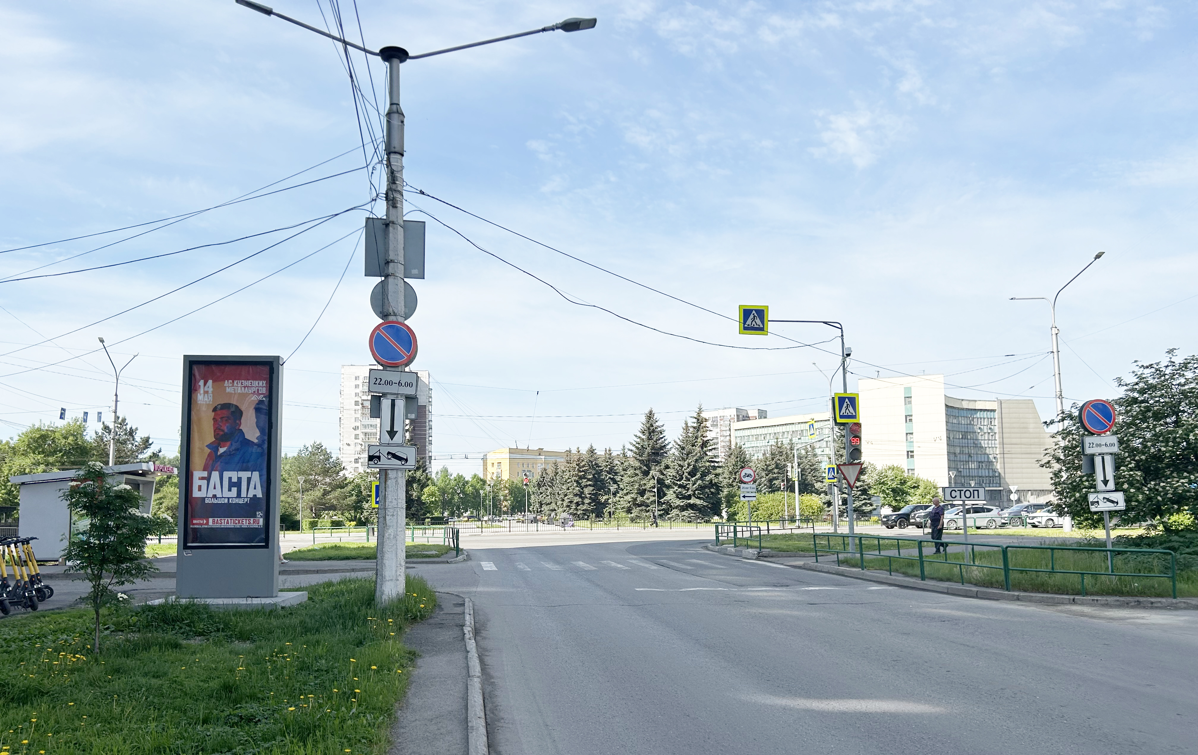 Фотография рекламного носителя, тип: Пиллар 3x1.4, адрес: Франкфурта ул., д.2, Новокузнецк, Кемеровская область, Россия. Сторона В №671935