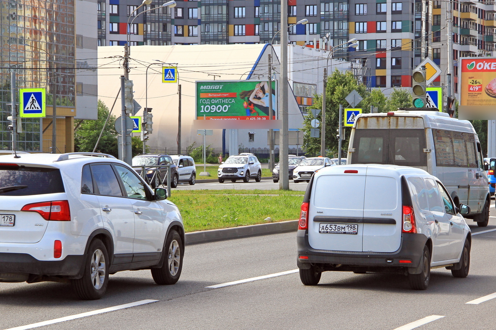 Фотография рекламного носителя, тип: Билборд 3x6, адрес: Оптиков ул., д.30 Х Яхтенная ул., поз.1, Санкт-Петербург, Россия. Сторона Б №673267