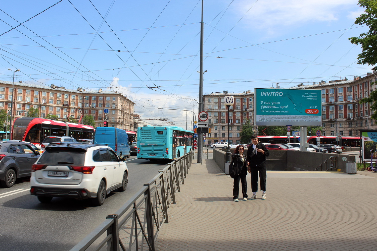 Фотография рекламного носителя, тип: Билборд 3x6, адрес: Заневская пл. Х Заневский пр-т., д.17, Санкт-Петербург, Россия. Сторона А1 №106069