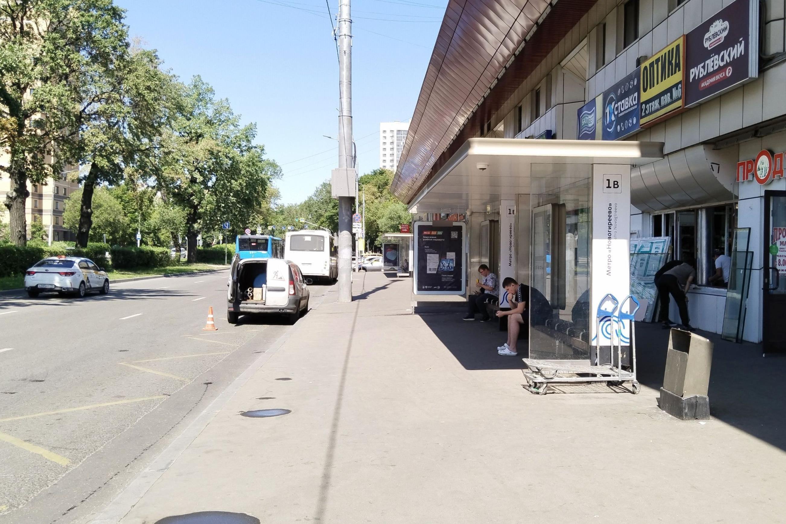 Фотография рекламного носителя, тип: Остановка 1.8x1.2, адрес: Свободный пр-т., д.33а, поз.2, Москва, Россия. Сторона А №949271