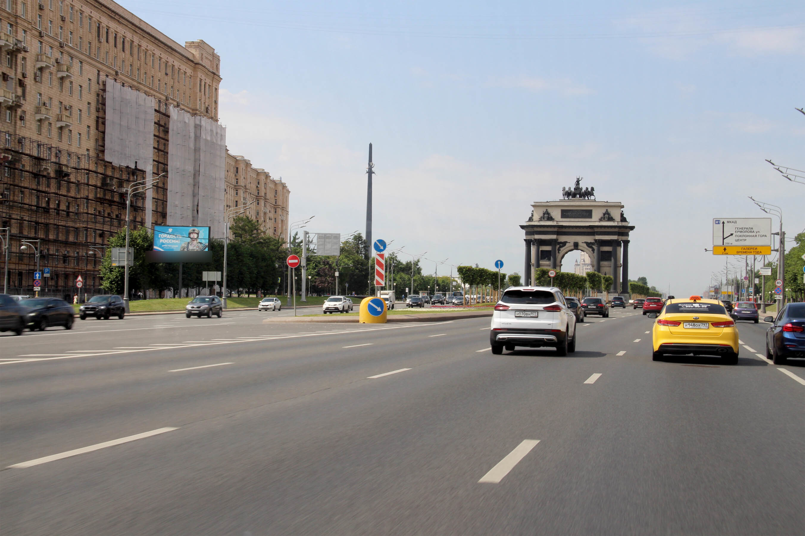 Фотография рекламного носителя, тип: Билборд 3x6, адрес: Кутузовский пр-т., д.45-47 Х Победы пл., Москва, Россия. Сторона Б №605103