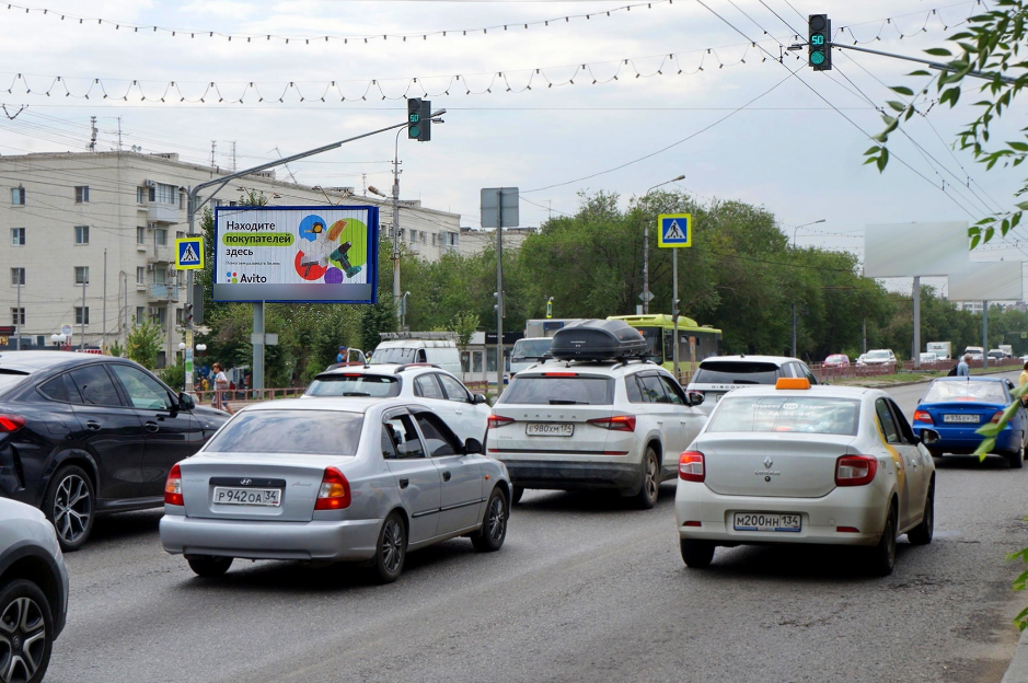 Фотография рекламного носителя, тип: Билборд 3x6, адрес: 64 -ой Армии ул. Х Минина ул., Волгоград, Волгоградская область, Россия. Сторона Б1-Б3 №337620