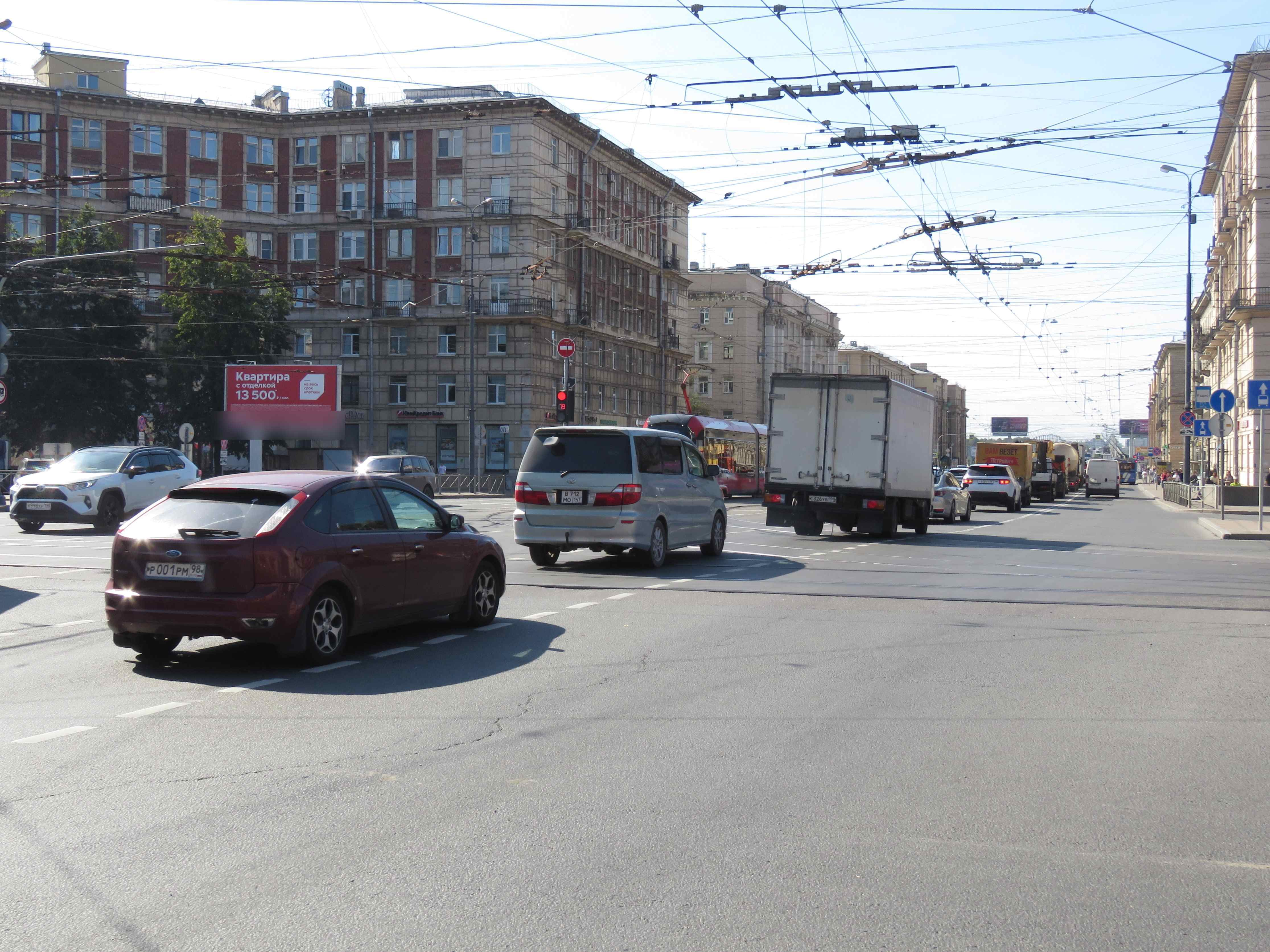 Фотография рекламного носителя, тип: Билборд 3x6, адрес: Заневская пл. Х Заневский пр-т., д.17, Санкт-Петербург, Россия. Сторона Б1 №106070