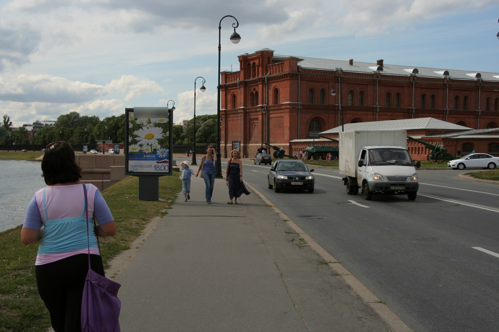 Фотография рекламного носителя, тип: Ситиформат 1.8x1.2, адрес: Кронверкская наб., Артиллерийский мост, Санкт-Петербург, Россия. Сторона B №108620