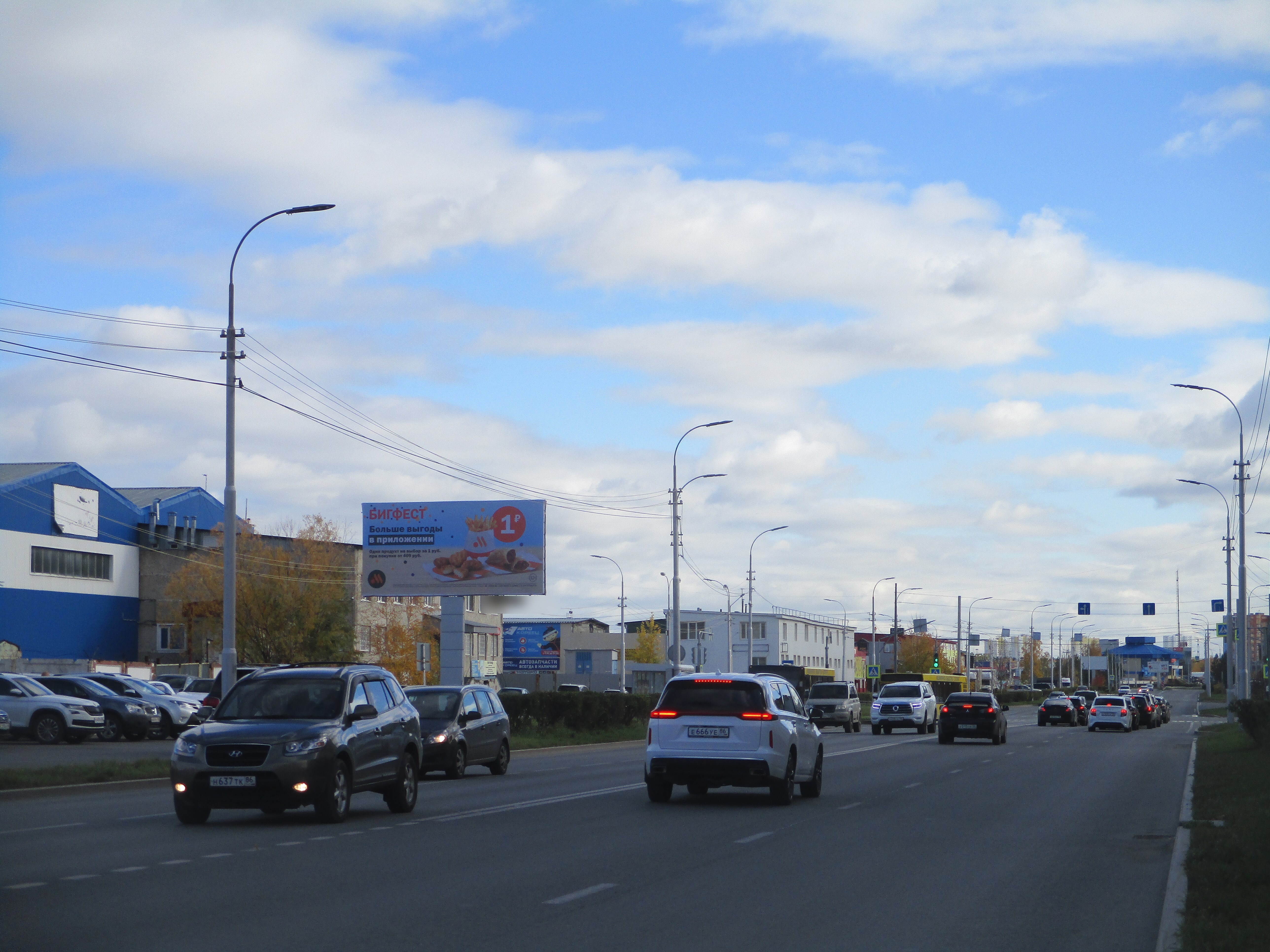 Фотография рекламного носителя, тип: Билборд 3x6, адрес: Быстринская ул., д.11, Сургут, Ханты-Мансийский автономный округ – Югра, Россия. Сторона Б №937020