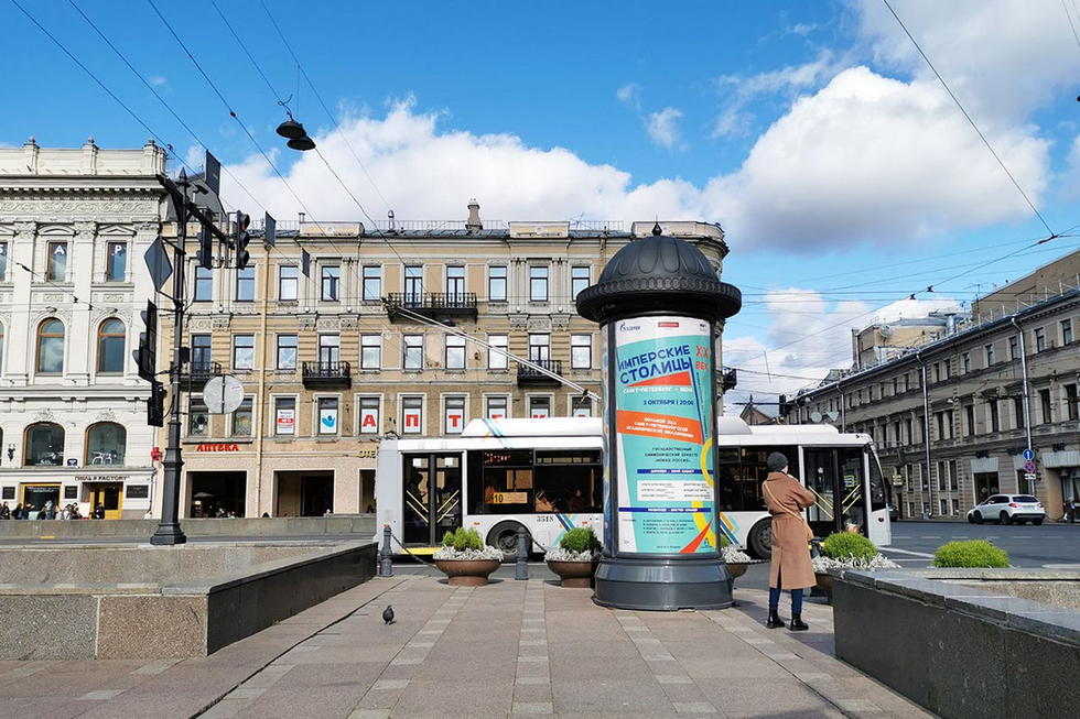 Фотография рекламного носителя, тип: Пиллар 3x1.4, адрес: Невский пр-т, д.35 Х Садовая ул., поз.2, Санкт-Петербург, Россия. Сторона С №144390