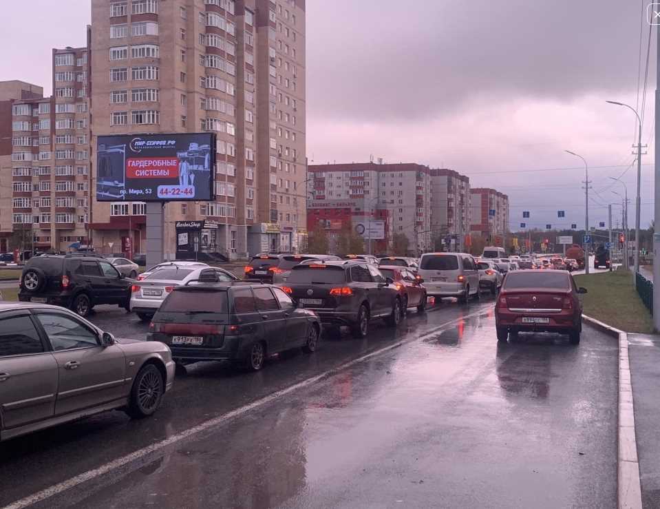 Фотография рекламного носителя, тип: Билборд 3x6, адрес: Югорский тракт, д.4, Сургут, Ханты-Мансийский автономный округ – Югра, Россия. Сторона А №1057071