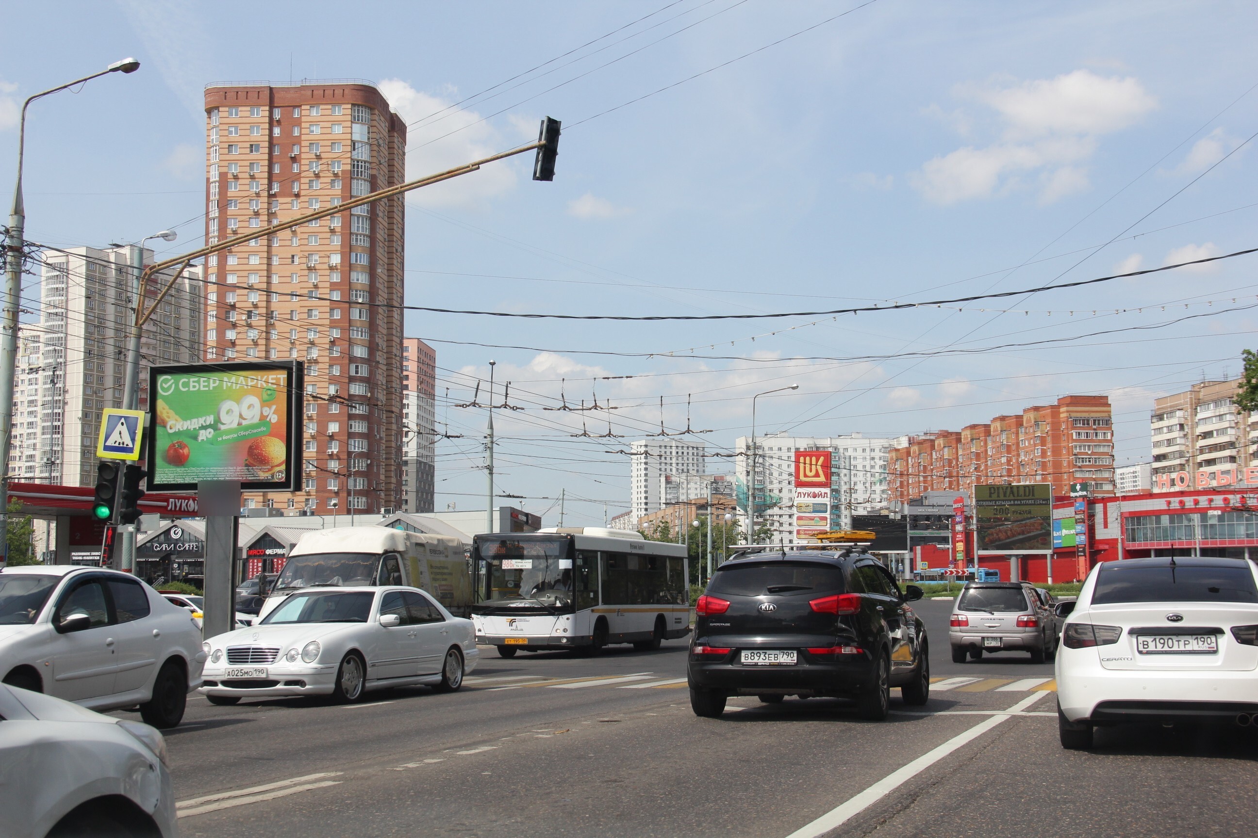 Фотография рекламного носителя, тип: Ситиборд 2.7x3.7, адрес: Юбилейный пр-т., д.69, Химки, Московская область, Россия. Сторона Б1-Б5 №782664