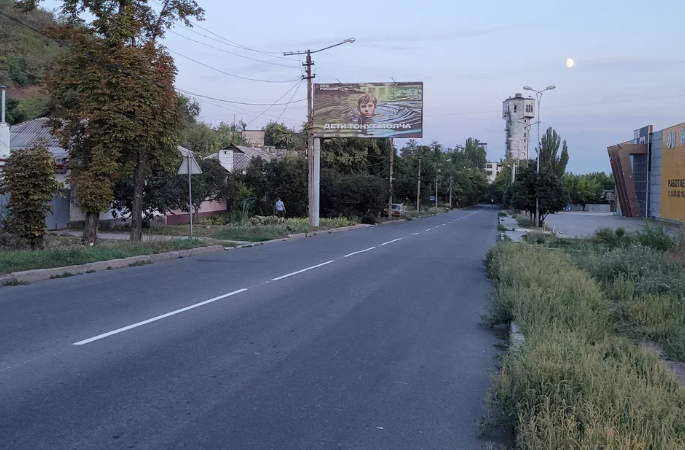 Фотография рекламного носителя, тип: Билборд 3x6, адрес: 9 Января пер., д.7, Донецк, Донецкая область, Россия. Сторона В №1327715