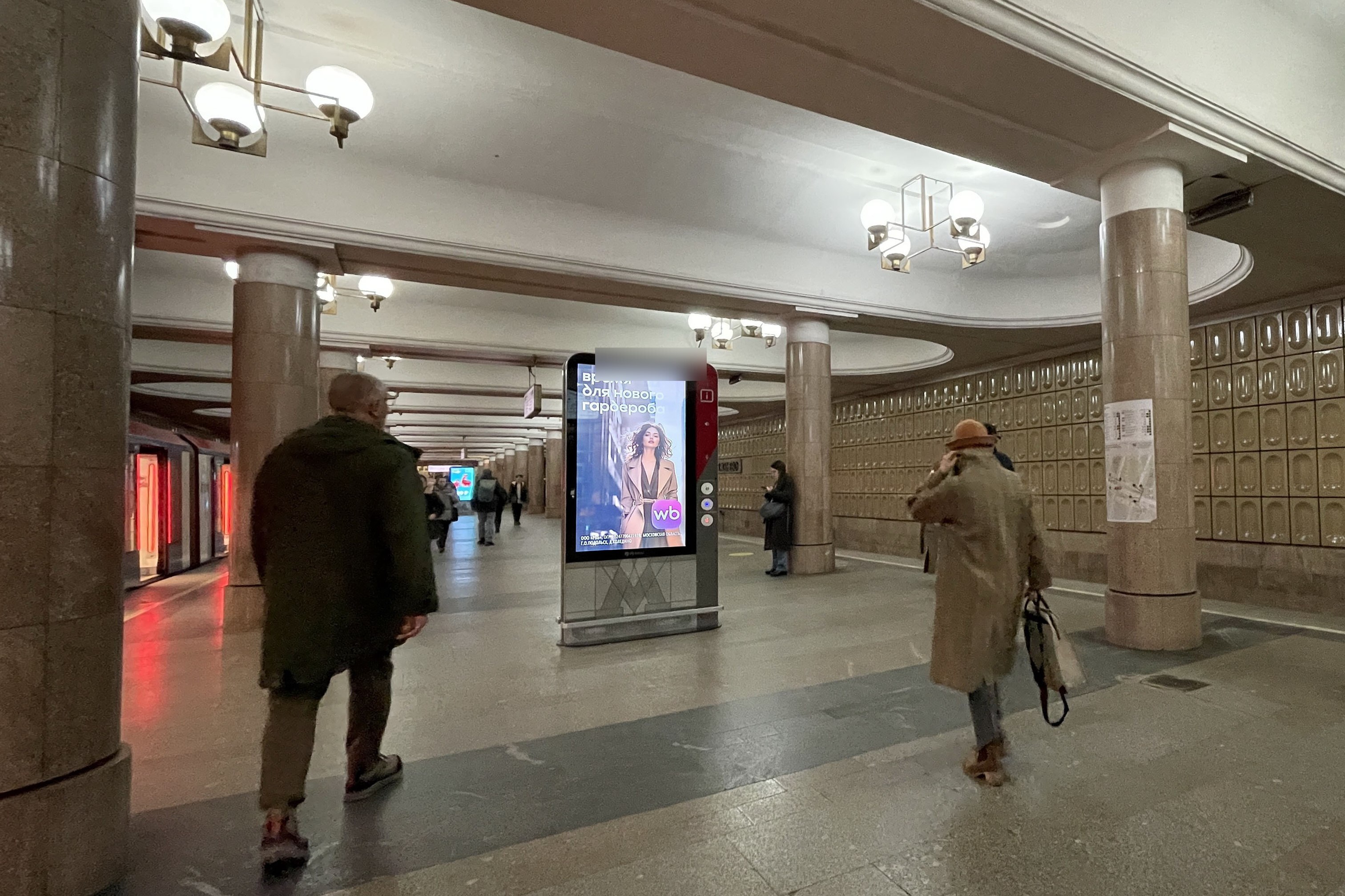 Фотография рекламного носителя, тип: Видеоэкран, адрес: Станция метро «Ясенево», линия Калужско-Рижская, Москва, Россия. Сторона/вариант А1 №1423461