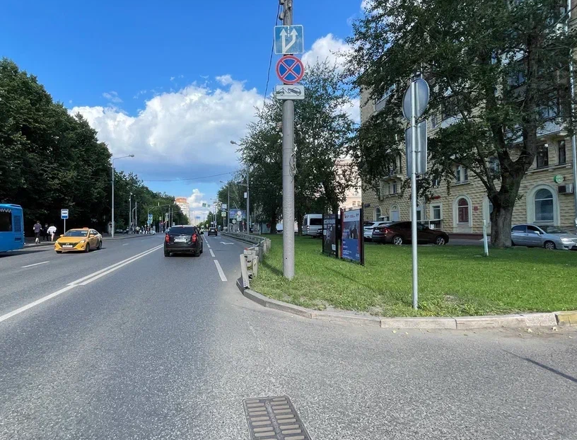 Фотография рекламного носителя, тип: Афиша 1.75x1.8, адрес: Большая Филевская ул., д.21, стенд 2, Москва, Россия. Сторона A №886572