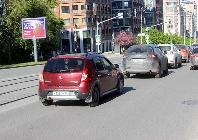 Фотография рекламного носителя, тип: Ситиборд 2.7x3.7, адрес: Радищева ул., д.26, Екатеринбург, Свердловская область, Россия. Сторона Б №651240