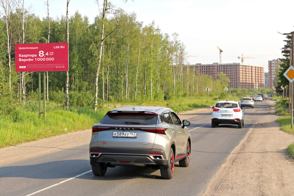Фотография рекламного носителя, тип: Нестандартный билборд, адрес: Заневка ул., недалеко от ж/д переезда, поз.2, Кудрово, Ленинградская область, Россия. Сторона B №717314