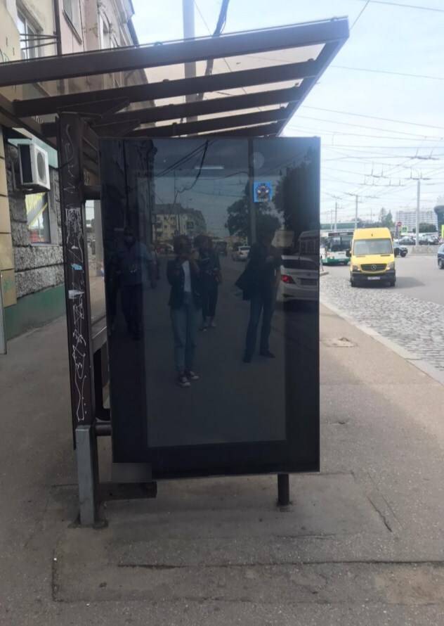 Фотография рекламного носителя, тип: Остановка 1.8x1.2, адрес: Ленинский пр-т., ост. Южный вокзал, Калининград, Калининградская область, Россия. Сторона Б1-Б10 №1338113