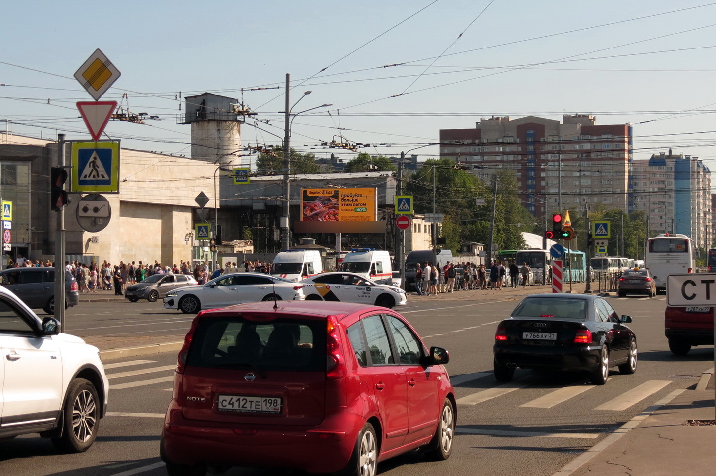 Фотография рекламного носителя, тип: Билборд 3x6, адрес: Дыбенко ул., д.26, Санкт-Петербург, Россия. Сторона Б1 №703245