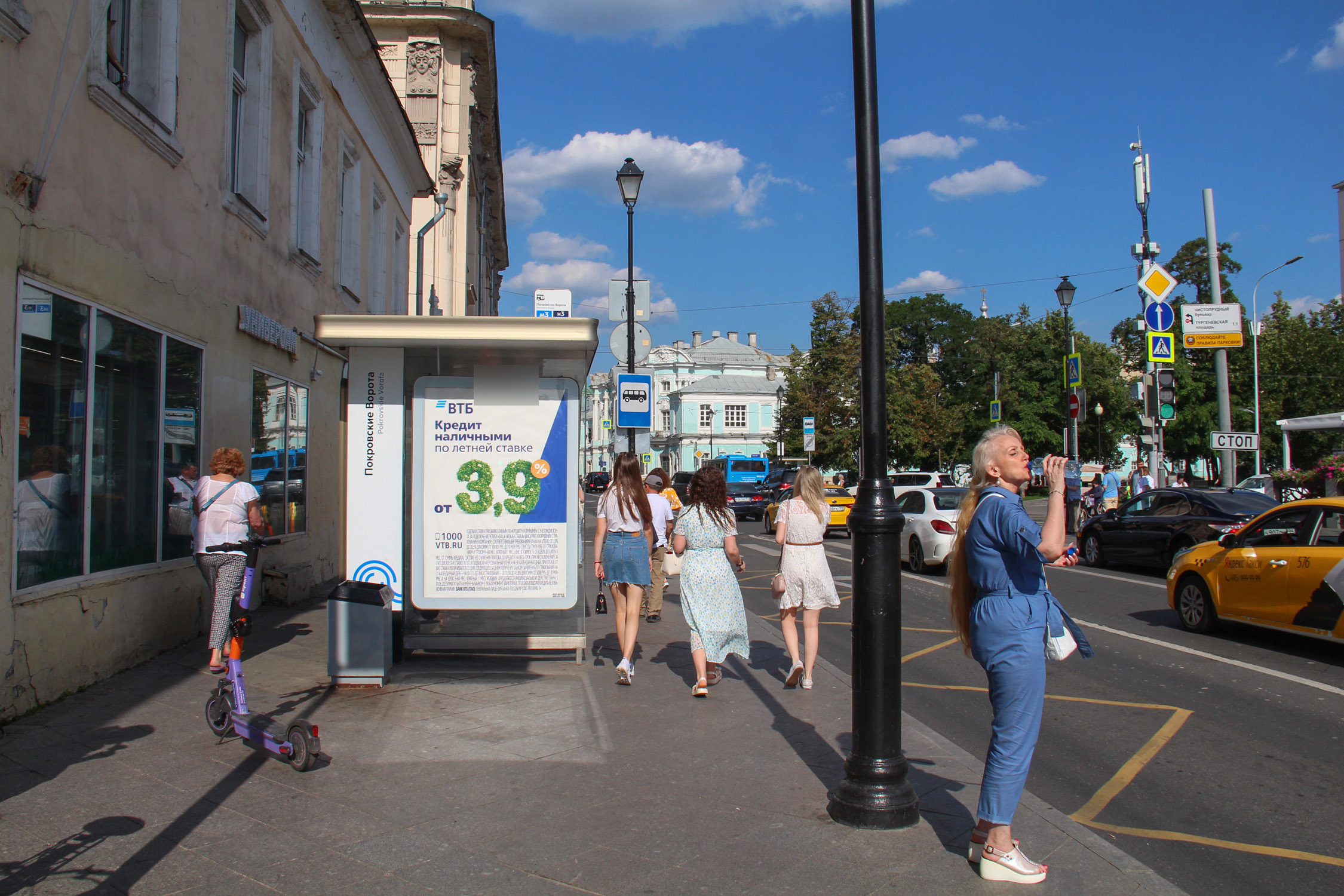 Фотография рекламного носителя, тип: Остановка 1.8x1.2, адрес: Покровка ул., ост. Покровские Ворота, Москва, Россия. Сторона Б №334504