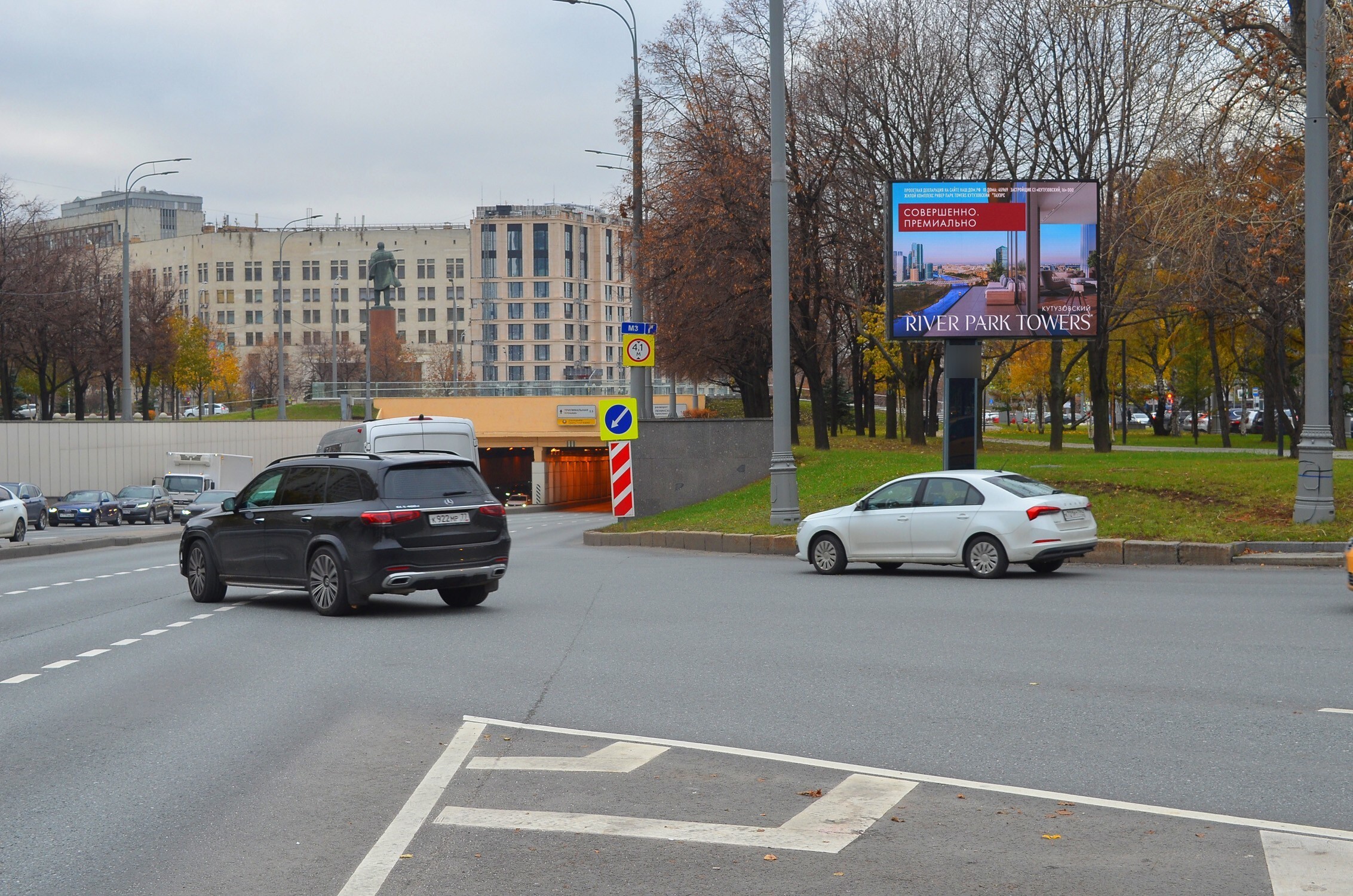 Фотография рекламного носителя, тип: Ситиборд 2.7x3.7, адрес: Крымский Вал ул. съезд с Житной ул. 12 (внутр. к-цо), Москва, Россия. Сторона А1 №809258