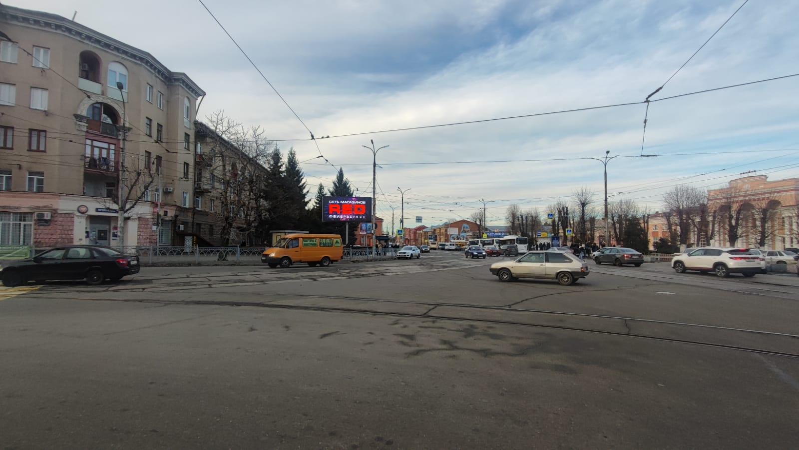 Фотография рекламного носителя, тип: Билборд 3x6, адрес: Кирова ул. Х Маркова ул., Владикавказ, Республика Северная Осетия – Алания, Россия. Сторона В1-В10 №1384699