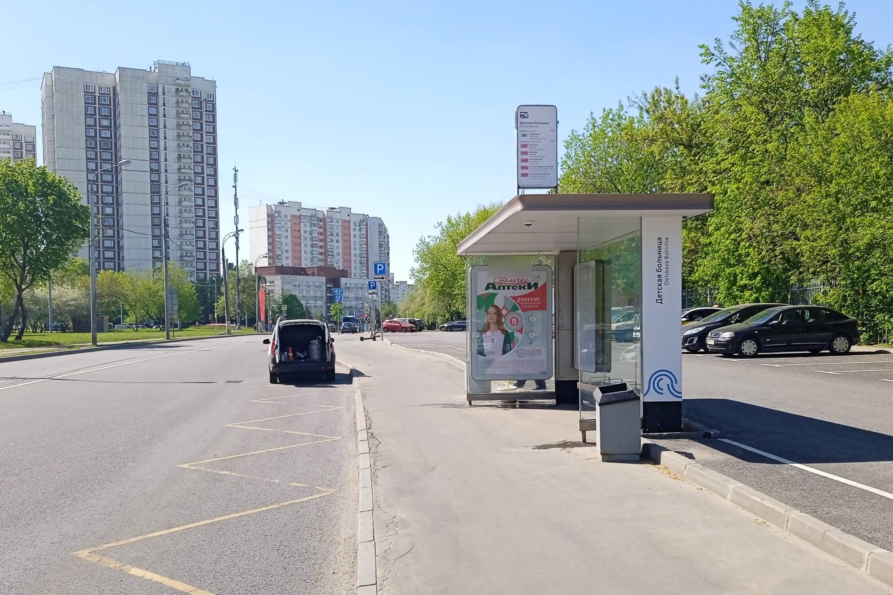 Фотография рекламного носителя, тип: Остановка 1.8x1.2, адрес: Героев Панфиловцев ул., д.28, Москва, Россия. Сторона А №999735