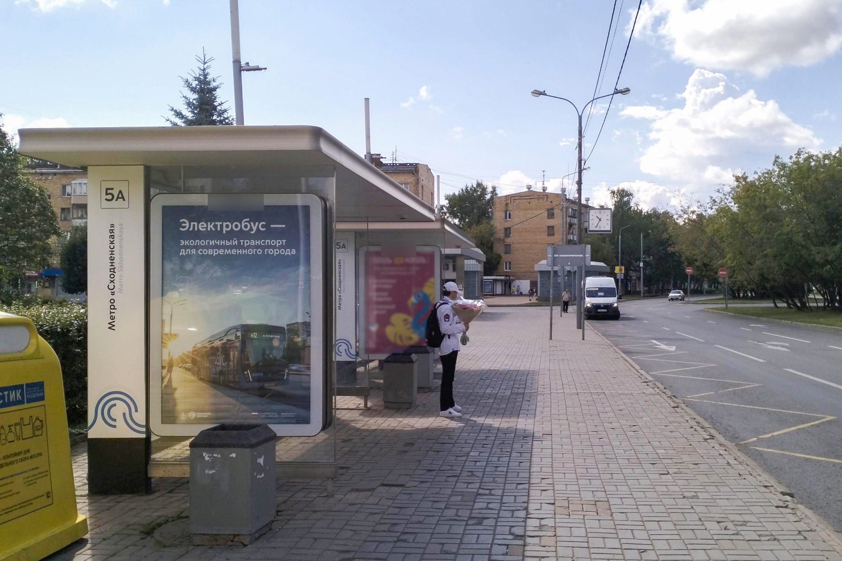 Фотография рекламного носителя, тип: Остановка 1.8x1.2, адрес: Сходненская ул., д.37, ост. Метро "Сходненская", поз.2, Москва, Россия. Сторона Б №1066082