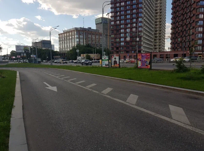 Фотография рекламного носителя, тип: Афиша 1.75x1.8, адрес: Волоколамское ш., д.26, поз.2, стенд 3, Москва, Россия. Сторона B №883227