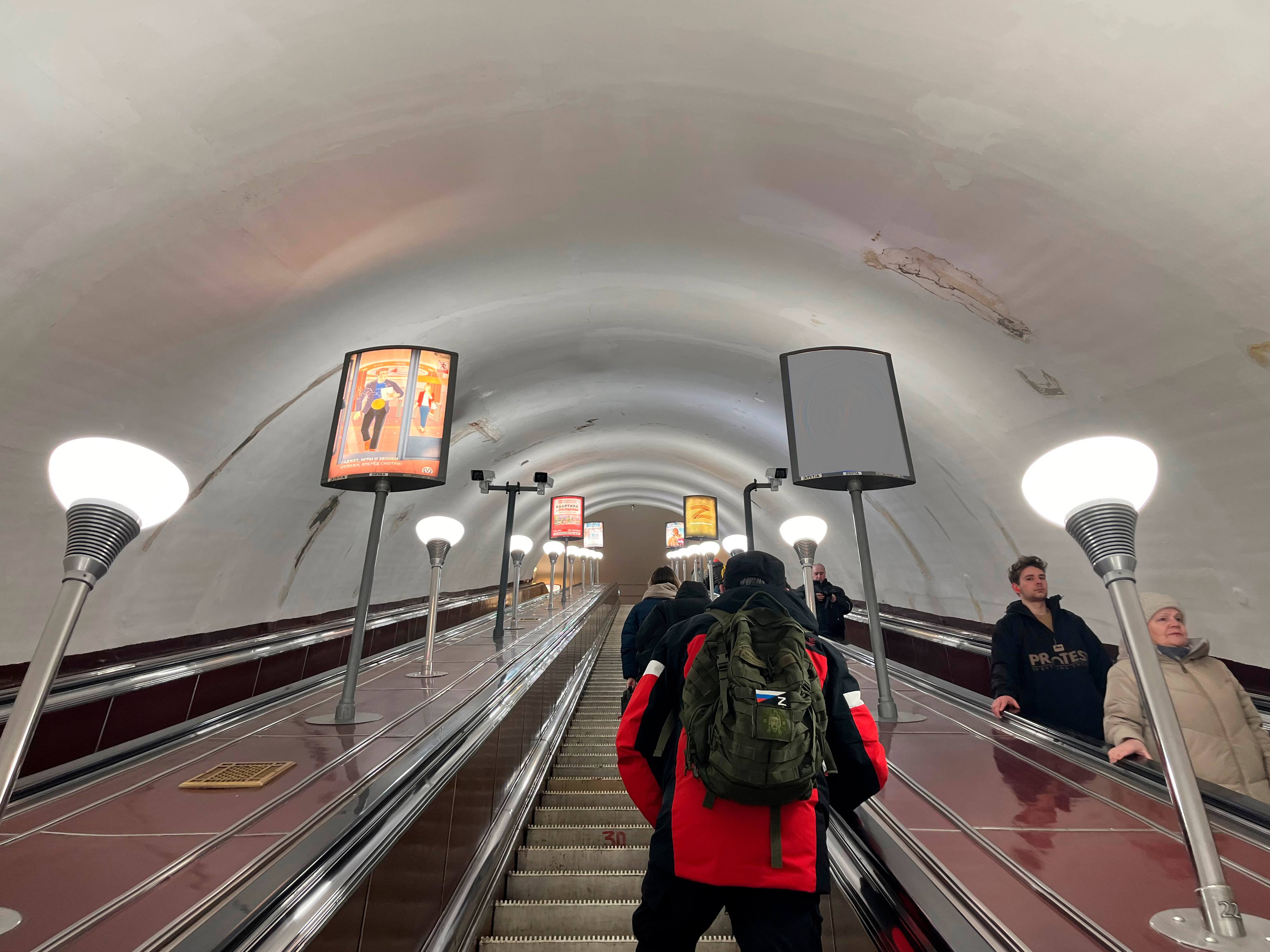 Фотография рекламного носителя, тип: Лайтбокс, адрес: Станция метро «Площадь Ленина», линия Кировско-Выборгская, Санкт-Петербург, Россия. Сторона/вариант А №1606209