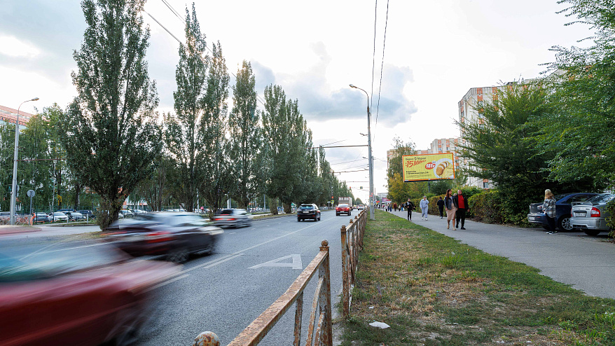 Фотография рекламного носителя, тип: Билборд 3x6, адрес: Маршала Чуйкова ул., д.55, возле д.63а, Казань, Республика Татарстан, Россия. Сторона А1-А3 №761127