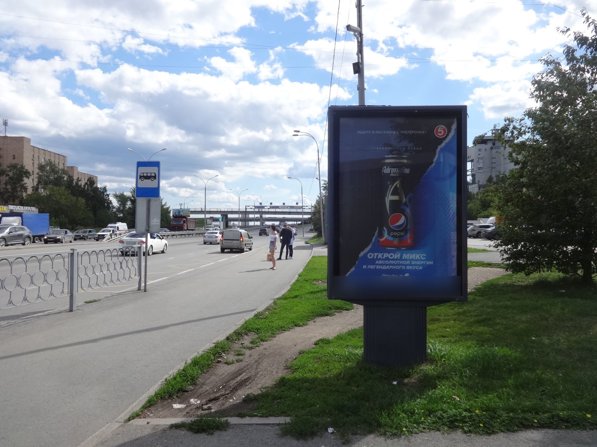 Фотография рекламного носителя, тип: Ситиформат 1.8x1.2, адрес: Токарей ул., д.52 X Крауля ул., Екатеринбург, Свердловская область, Россия. Сторона А1-А5 №775821