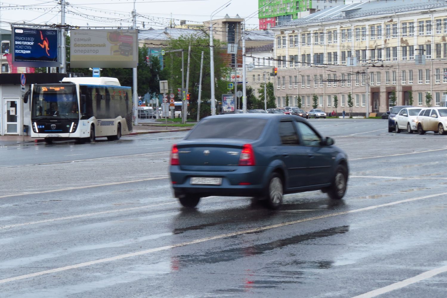 Фотография рекламного носителя, тип: Билборд 3x6, адрес: 50-летия Октября ул., ДК Юбилейный, Уфа, Республика Башкортостан, Россия. Сторона Б2 №679331