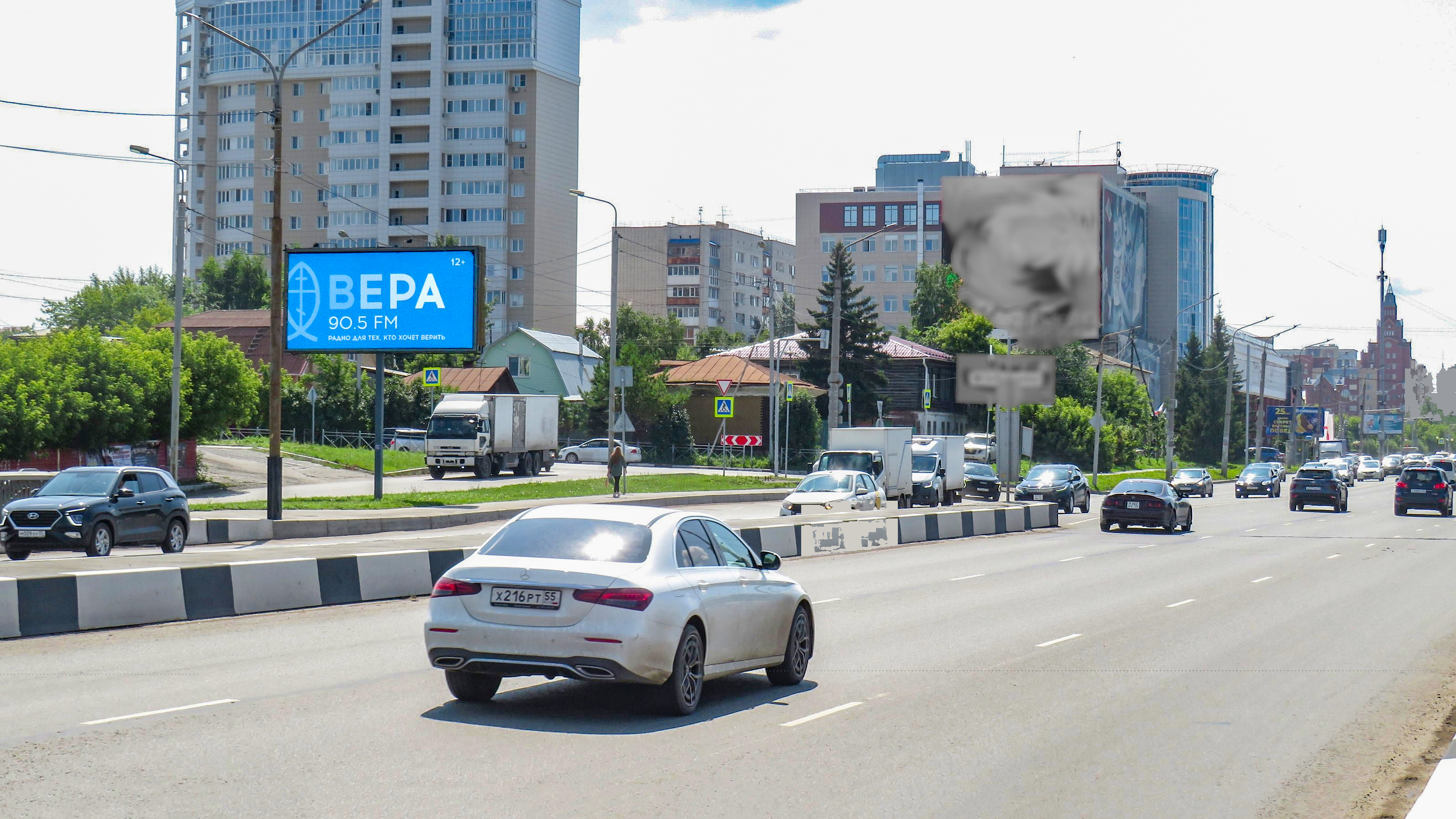 Фотография рекламного носителя, тип: Билборд 3x6, адрес: Маршала Жукова ул., нечетная сторона, въезд на Фрунзенский, мост, ТЦ "Триумф", Омск, Омская область, Россия. Сторона Б №604436