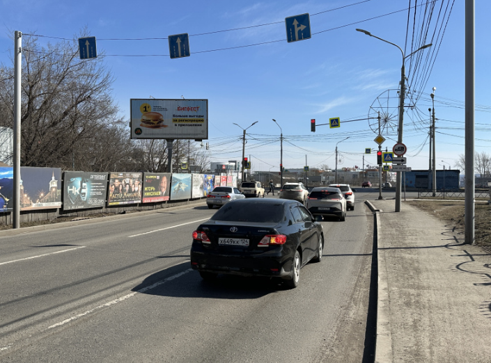 Фотография рекламного носителя, тип: Билборд 3x6, адрес: Авиаторов ул., д.1Б, Красноярск, Красноярский край, Россия. Сторона А1-А3 №779791