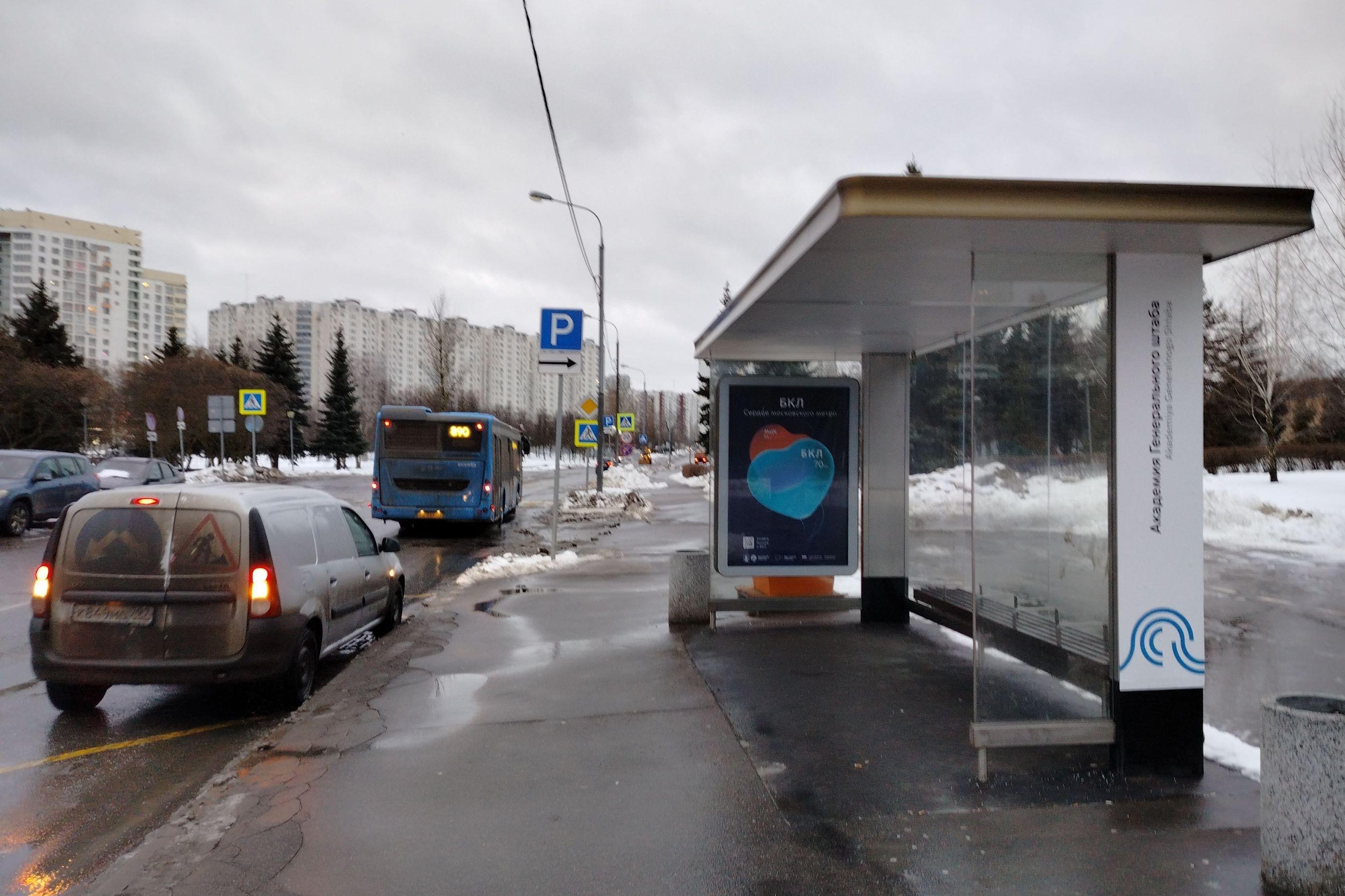 Фотография рекламного носителя, тип: Остановка 1.8x1.2, адрес: Рузская ул., ост. "Академия генштаба", в центр, Москва, Россия. Сторона А №956717